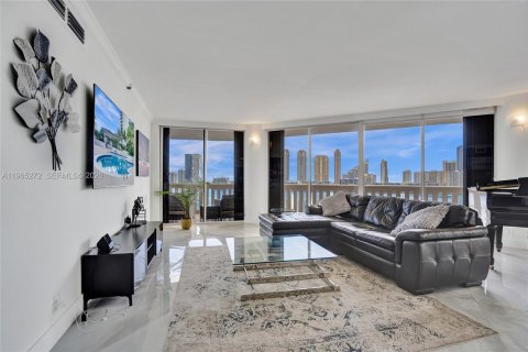 Condo in Aventura, Florida, 2 bedrooms  № 2027841 - photo 6