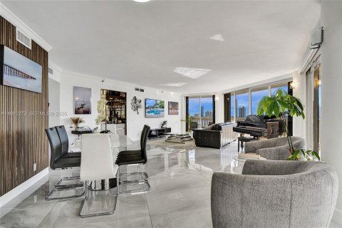 Condo in Aventura, Florida, 2 bedrooms  № 2027841 - photo 13
