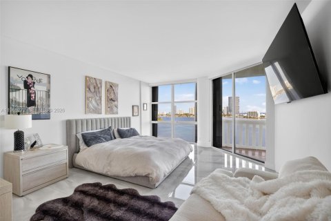 Condo in Aventura, Florida, 2 bedrooms  № 2027841 - photo 16