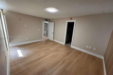 Снять в аренду кондоминиум в Хайалиа, Флорида 3 спальни, 121.61м2, № 2004979 - фото 8