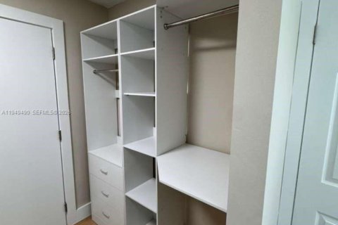 Снять в аренду кондоминиум в Хайалиа, Флорида 3 спальни, 121.61м2, № 2004979 - фото 14