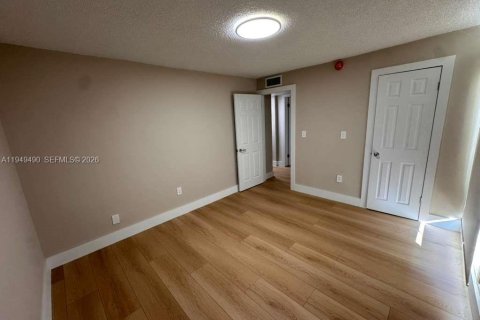 Снять в аренду кондоминиум в Хайалиа, Флорида 3 спальни, 121.61м2, № 2004979 - фото 13