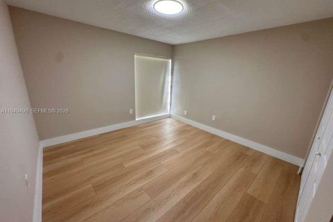 Снять в аренду кондоминиум в Хайалиа, Флорида 3 спальни, 121.61м2, № 2004979 - фото 11