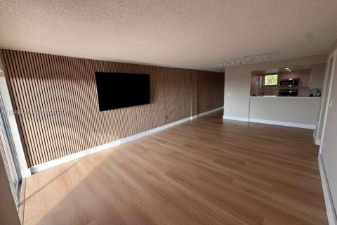 Кондоминиум с 3 спальнями в Хайалиа, Флорида № 2004979