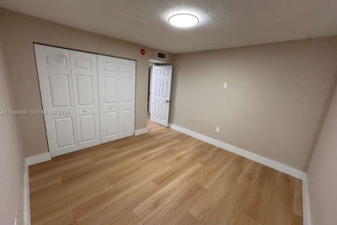 Снять в аренду кондоминиум в Хайалиа, Флорида 3 спальни, 121.61м2, № 2004979 - фото 7