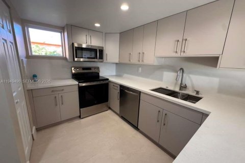 Снять в аренду кондоминиум в Хайалиа, Флорида 3 спальни, 121.61м2, № 2004979 - фото 3