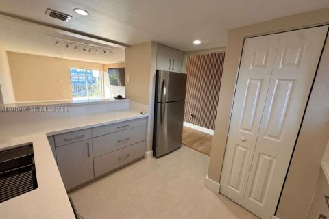 Снять в аренду кондоминиум в Хайалиа, Флорида 3 спальни, 121.61м2, № 2004979 - фото 4