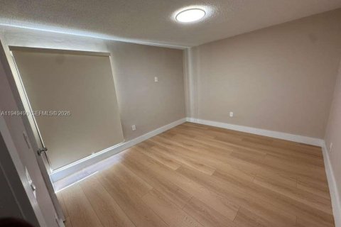 Снять в аренду кондоминиум в Хайалиа, Флорида 3 спальни, 121.61м2, № 2004979 - фото 12