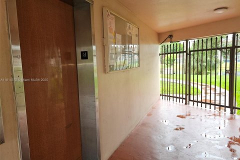 Condominio en venta en Sunrise, Florida, 1 dormitorio, 80.82 m2 № 1774488 - foto 5