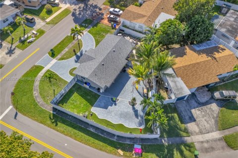 Villa ou maison à louer à Pembroke Pines, Floride: 4 chambres, 125.6 m2 № 2022187 - photo 18