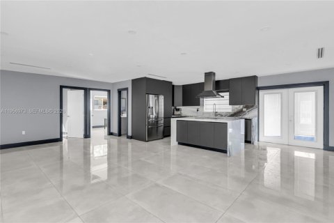 Villa ou maison à louer à Pembroke Pines, Floride: 4 chambres, 125.6 m2 № 2022187 - photo 3