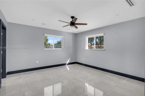 Villa ou maison à louer à Pembroke Pines, Floride: 4 chambres, 125.6 m2 № 2022187 - photo 8