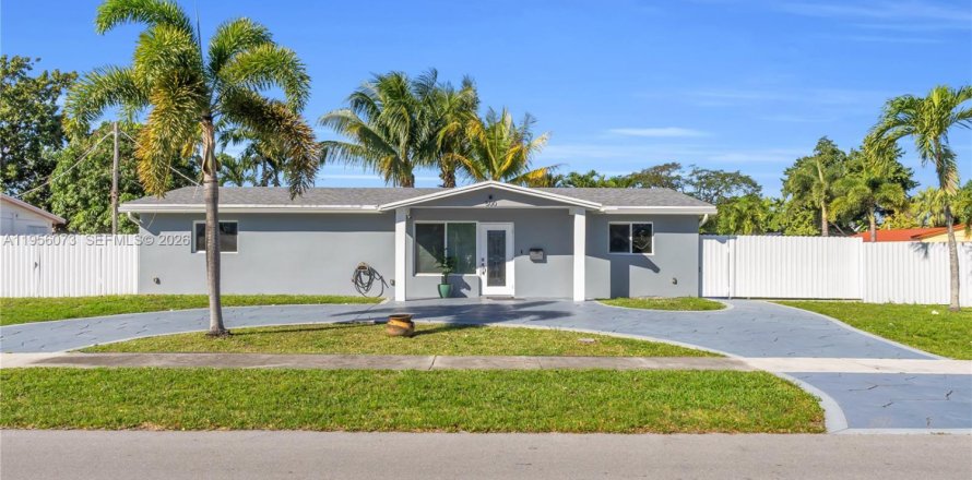 Villa ou maison à Pembroke Pines, Floride 4 chambres, 125.6 m2 № 2022187
