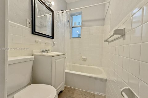 Condo in Miami Beach, Florida № 1988229 - photo 13