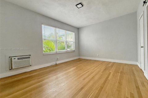 Condo in Miami Beach, Florida № 1988229 - photo 4