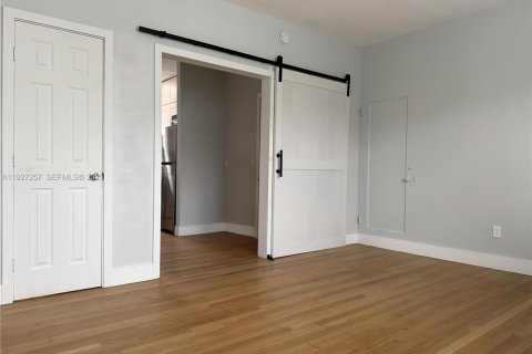 Condo in Miami Beach, Florida № 1988229 - photo 7