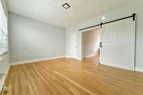 Condo in Miami Beach, Florida № 1988229 - photo 2