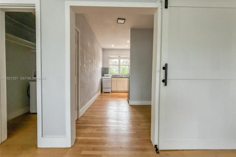 Condo in Miami Beach, Florida № 1988229 - photo 8