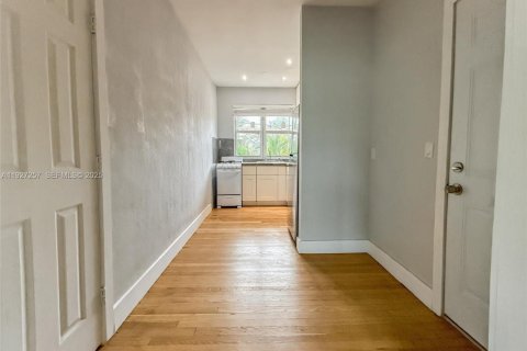 Condo in Miami Beach, Florida № 1988229 - photo 9