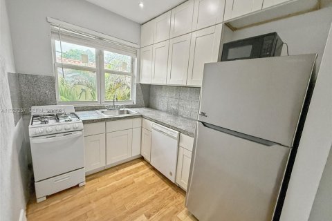 Condo in Miami Beach, Florida № 1988229 - photo 11