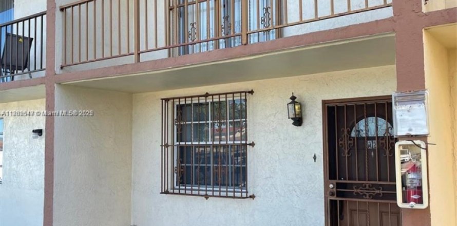 Touwnhouse à Sweetwater, Floride 2 chambres, 81.01 m2 № 1931306