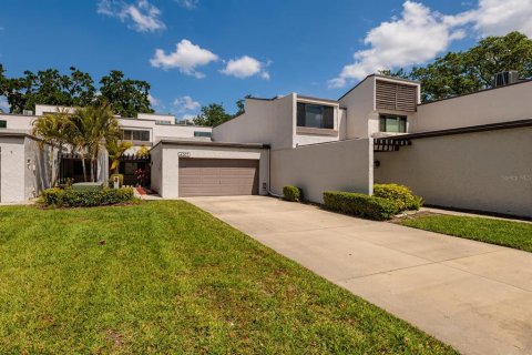 Townhouse in Tampa, Florida 3 bedrooms, 181.07 sq.m. № 2110475