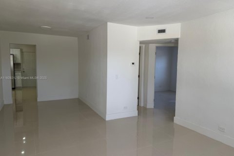 Casa en venta en Riviera Beach, Florida, 3 dormitorios, 99.31 m2 № 1921052 - foto 2