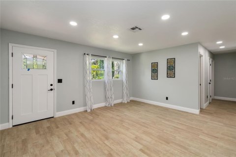 House in DeLand, Florida 4 bedrooms, 311.78 sq.m. № 1815869 - photo 4
