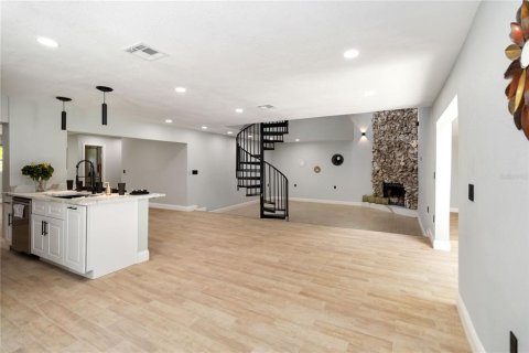 House in DeLand, Florida 4 bedrooms, 311.78 sq.m. № 1815869 - photo 15