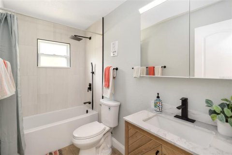 House in DeLand, Florida 4 bedrooms, 311.78 sq.m. № 1815869 - photo 29