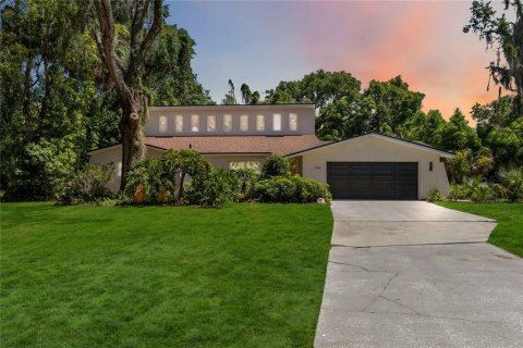 House in DeLand, Florida 4 bedrooms, 311.78 sq.m. № 1815869 - photo 1