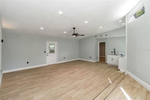 House in DeLand, Florida 4 bedrooms, 311.78 sq.m. № 1815869 - photo 19