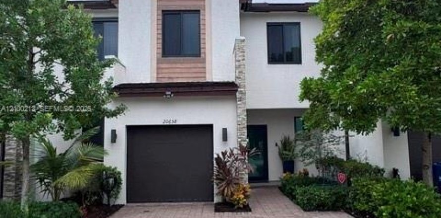 Touwnhouse à Miami, Floride 3 chambres, 128.02 m2 № 2402702