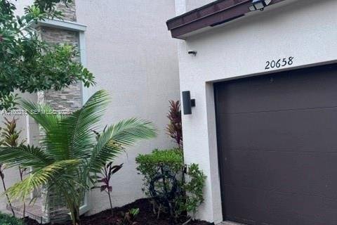 Touwnhouse à louer à Miami, Floride: 3 chambres, 128.02 m2 № 2402702 - photo 2