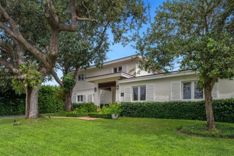 House in Coral Gables, Florida 4 bedrooms, 334.54 sq.m. № 1763500 - photo 17