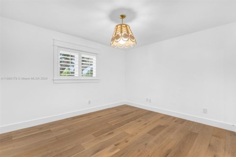 House in Coral Gables, Florida 4 bedrooms, 334.54 sq.m. № 1763500 - photo 28