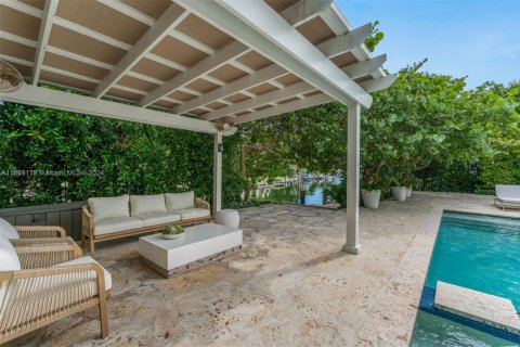 House in Coral Gables, Florida 4 bedrooms, 334.54 sq.m. № 1763500 - photo 13