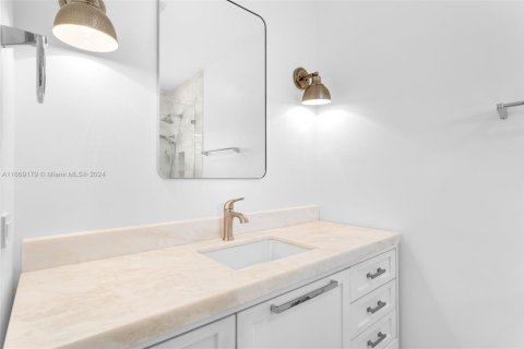 House in Coral Gables, Florida 4 bedrooms, 334.54 sq.m. № 1763500 - photo 27