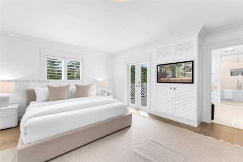 House in Coral Gables, Florida 4 bedrooms, 334.54 sq.m. № 1763500 - photo 8