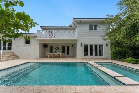 House in Coral Gables, Florida 4 bedrooms, 334.54 sq.m. № 1763500 - photo 20