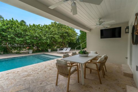 House in Coral Gables, Florida 4 bedrooms, 334.54 sq.m. № 1763500 - photo 14