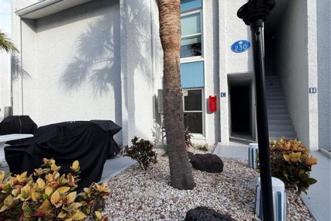 Condo in Madeira Beach, Florida, 2 bedrooms  № 2362612
