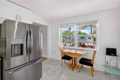 Immobilier commercial à vendre à Miami, Floride: 180.79 m2 № 2011378 - photo 10