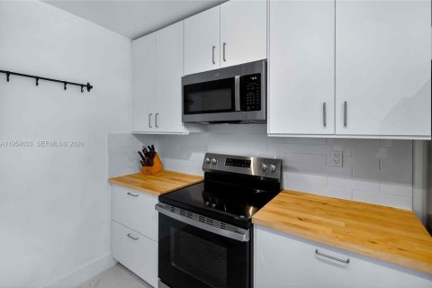 Immobilier commercial à vendre à Miami, Floride: 180.79 m2 № 2011378 - photo 14