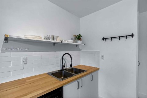 Immobilier commercial à vendre à Miami, Floride: 180.79 m2 № 2011378 - photo 9