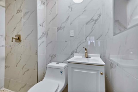 Immobilier commercial à vendre à Miami, Floride: 180.79 m2 № 2011378 - photo 29