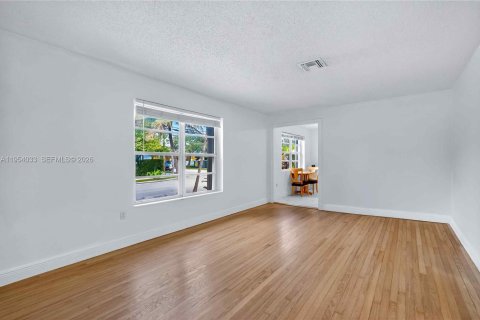 Immobilier commercial à vendre à Miami, Floride: 180.79 m2 № 2011378 - photo 8