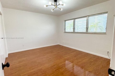 Снять в аренду кондоминиум в Халландейл-Бич, Флорида 1 спальня, 59.46м2, № 1975447 - фото 14