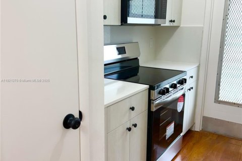 Снять в аренду кондоминиум в Халландейл-Бич, Флорида 1 спальня, 59.46м2, № 1975447 - фото 8