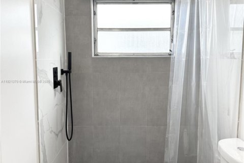 Снять в аренду кондоминиум в Халландейл-Бич, Флорида 1 спальня, 59.46м2, № 1975447 - фото 11